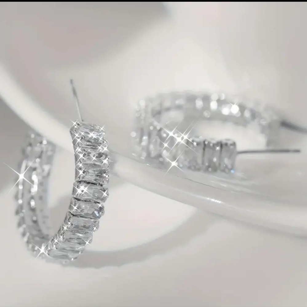 Sliver diamond hoop earrings - Picture 5 of 6